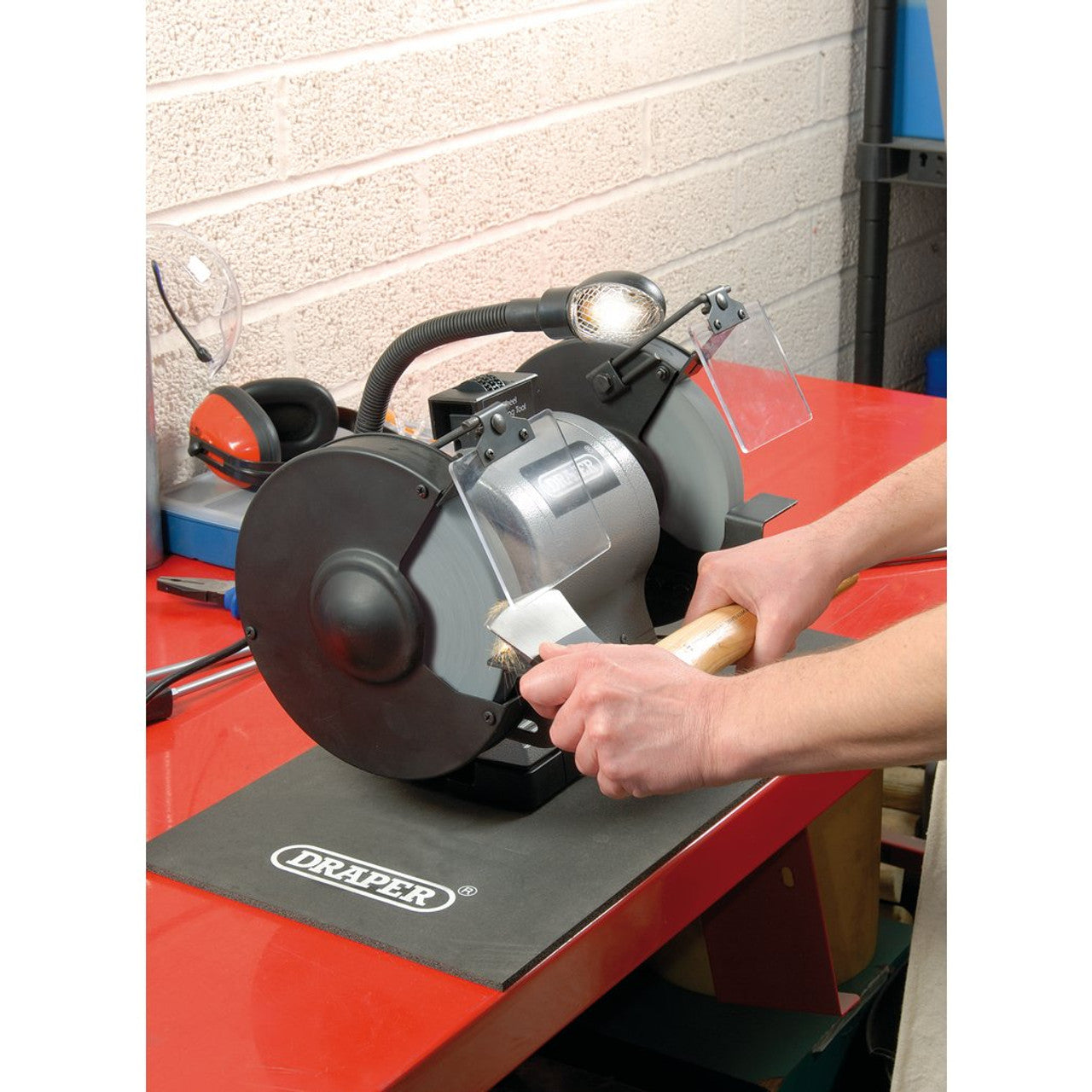 Smerigliatrice da banco per impieghi gravosi con luce di lavoro, 200 mm, 550 W (05097) Draper Tools Draper tools