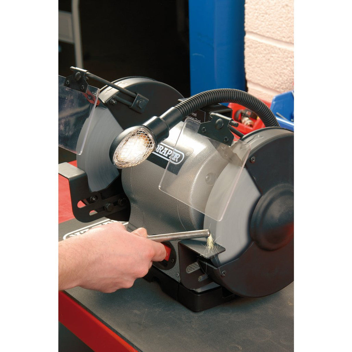 Smerigliatrice da banco per impieghi gravosi con luce di lavoro, 200 mm, 550 W (05097) Draper Tools Draper tools