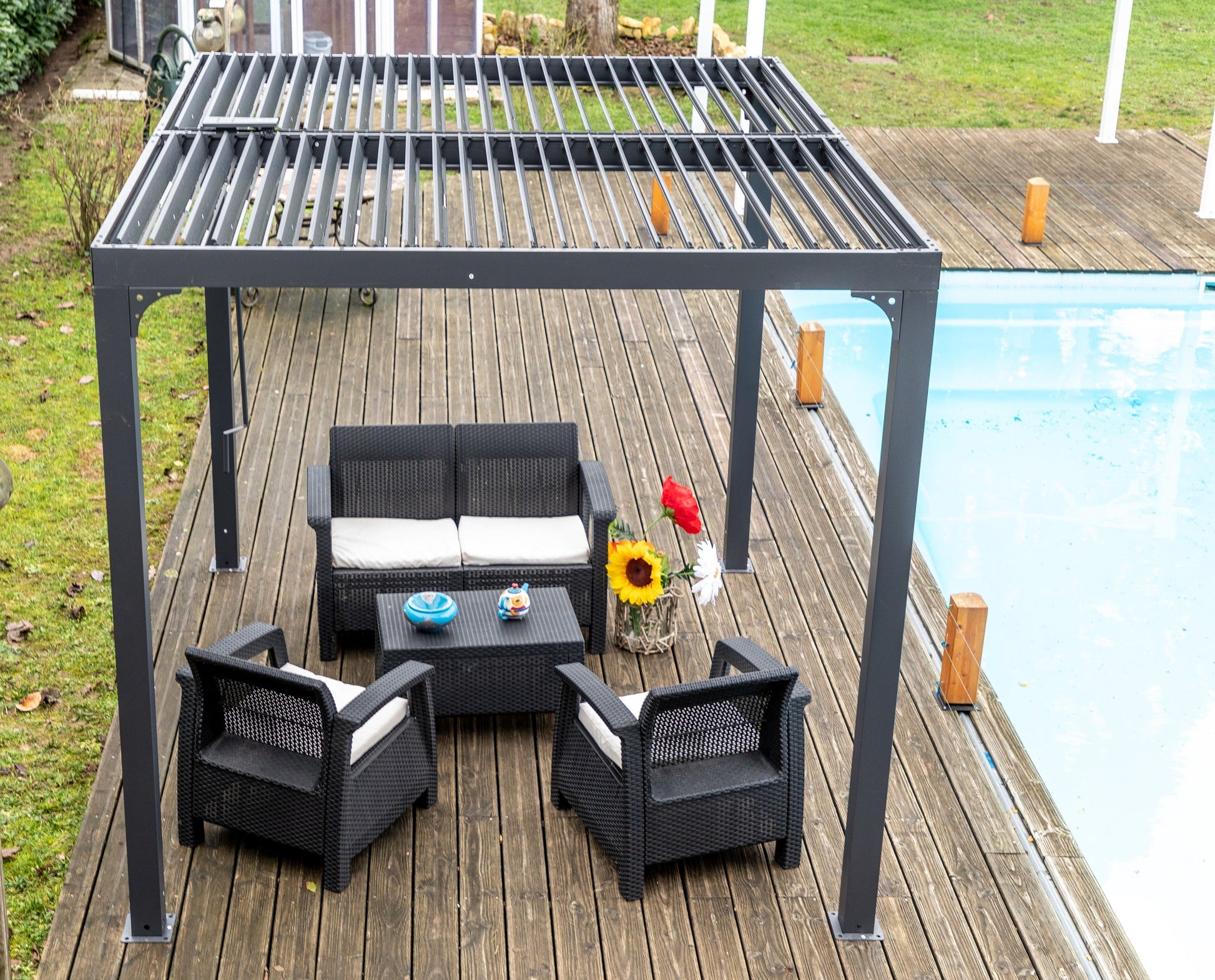 Pergola Bioclimatica In Alluminio Apertura Manuale Ripara Sole Pioggia 240x300cm Foresta
