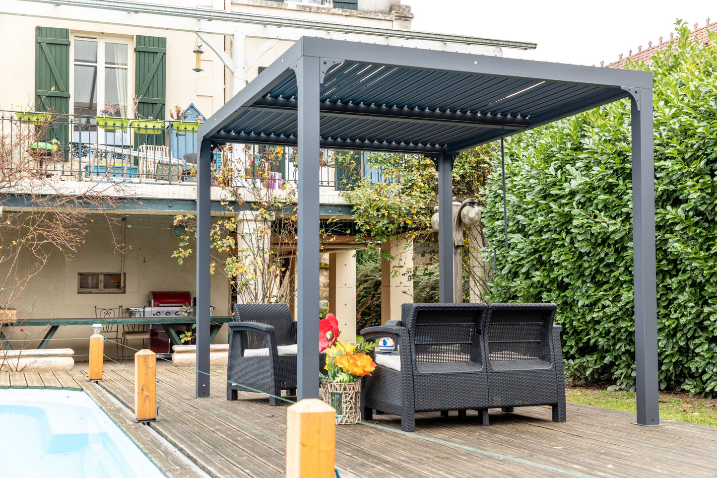 Pergola Bioclimatica In Alluminio Apertura Manuale Ripara Sole Pioggia 240x300cm Foresta