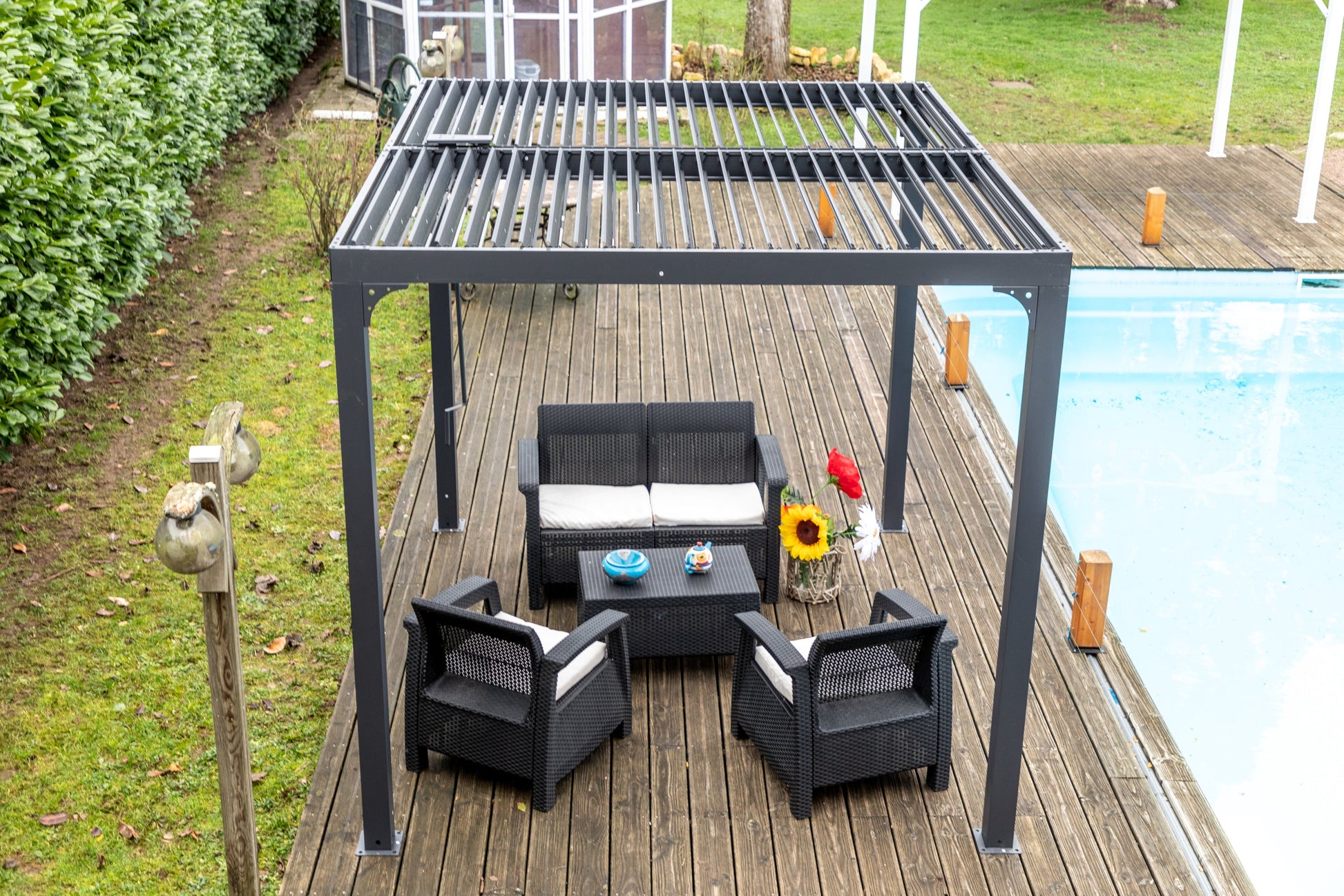 Pergola Bioclimatica In Alluminio Apertura Manuale Ripara Sole Pioggia 240x300cm Foresta